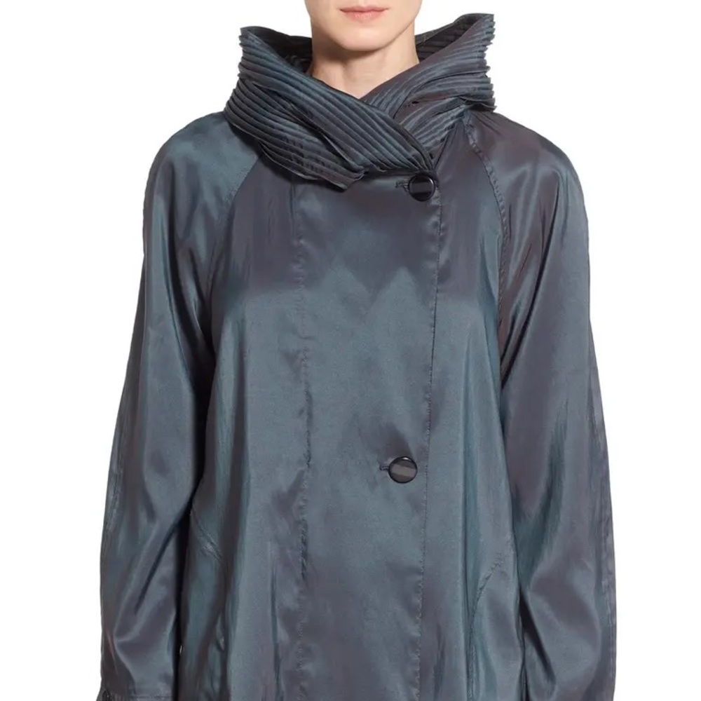 Light rain coat - Reversible with Pleat Hood